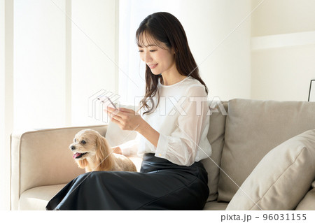 犬のいる暮らし 96031155