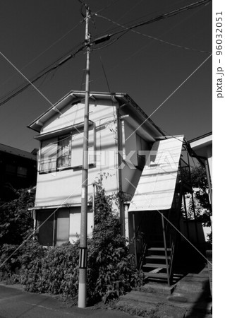 住宅街のアパート 住宅街のアパート 96032051