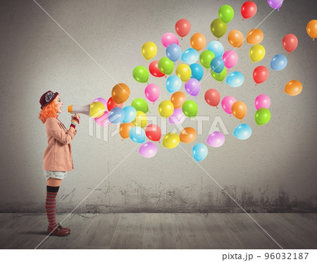 Clown screams balloons Clown screams balloons 96032187