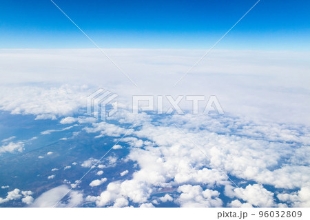飛行機から見た秋の雲 96032809