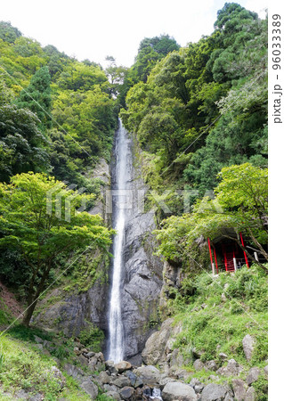 見神の滝【山梨県早川町・雨畑地区】 見神の滝【山梨県早川町・雨畑地区】 96033389