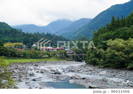 都川地区の町並と早川【山梨県早川町・保集落】 96033406