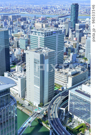 コンラッド大阪(フェスティバルタワー)から見た阪神高速 コンラッド大阪(フェスティバルタワー)から見た阪神高速 96033546