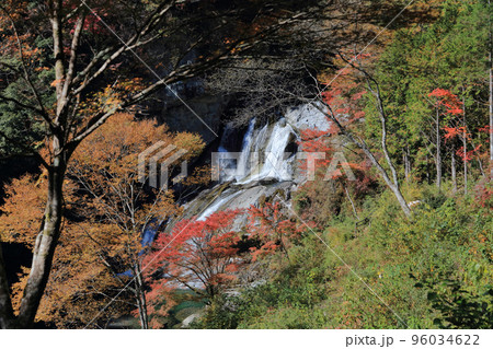 秋の瀬戸川渓谷(アメガエリの滝) 秋の瀬戸川渓谷(アメガエリの滝) 96034622