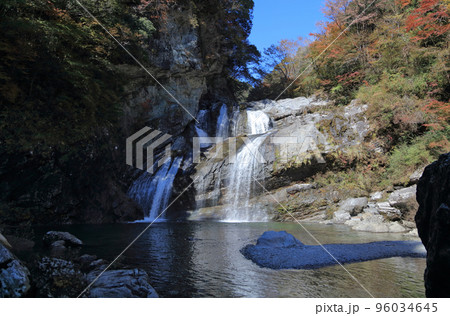 秋の瀬戸川渓谷(アメガエリの滝) 秋の瀬戸川渓谷(アメガエリの滝) 96034645
