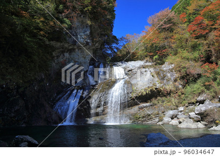 秋の瀬戸川渓谷（アメガエリの滝） 96034647