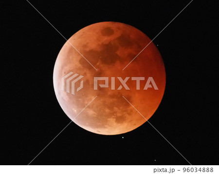 2022年11月8日 皆既中の月に近づく天王星(東京都板橋区より撮影) 2022年11月8日 皆既中の月に近づく天王星(東京都板橋区より撮影) 96034888