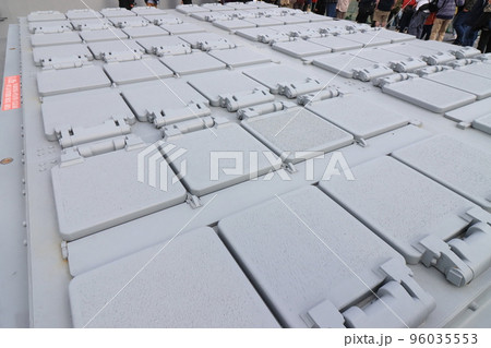 護衛艦のミサイルセル イージス艦 VLS ミサイル格納庫 ミサイル防衛 護衛艦のミサイルセル イージス艦 VLS ミサイル格納庫 ミサイル防衛 96035553