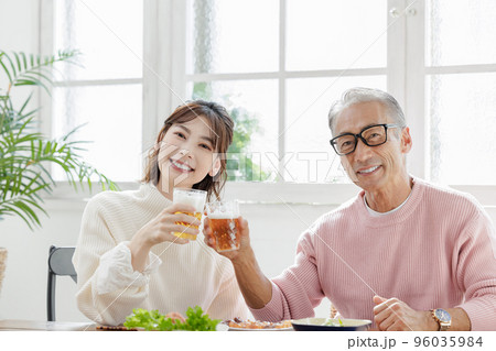 年の差夫婦 乾杯 昼飲み 年の差夫婦 乾杯 昼飲み 96035984