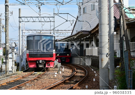 名鉄・笠松駅停車中の電車 名鉄・笠松駅停車中の電車 96038335