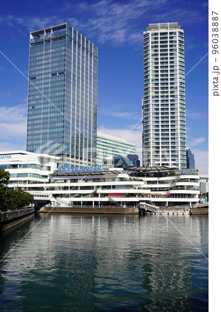 横浜駅東口周辺の風景 96038887