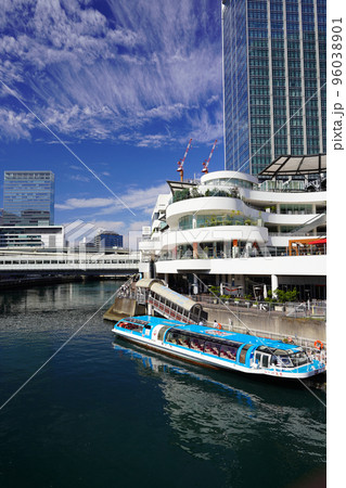 横浜駅東口周辺の風景 96038901