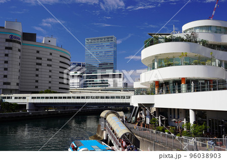 横浜駅東口周辺の風景 96038903