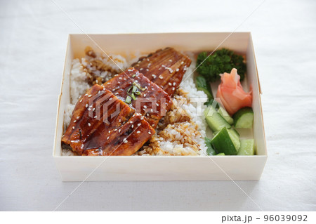 Japanese food eel grilled with rice Unagi don 96039092
