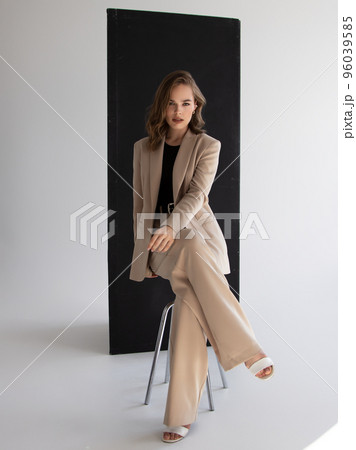 Elegant style. A beautiful fashion model poses in 96039585