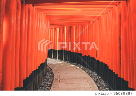 10 April 2012 Fushimi Inari Taisha shinto shrine. Fushimi ku, Kyoto, Japan. 10 April 2012 Fushimi Inari Taisha shinto shrine. Fushimi ku, Kyoto, Japan. 96039897