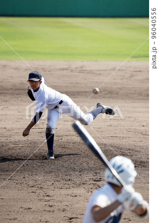 左投手の投球（高校野球） 96040556