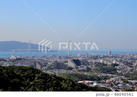 六甲縦走路より明石海峡大橋を望む 六甲縦走路より明石海峡大橋を望む 96040561