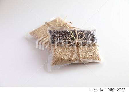 Organic raw brown rice and riceberry rice in close up Organic raw brown rice and riceberry rice in close up 96040762