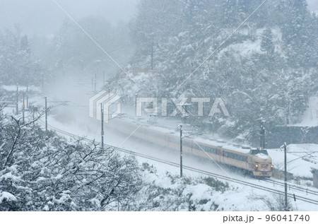 北陸本線　倶利伽羅ー石動　JR西日本　489系　H01編成（金沢）　はくたか 96041740