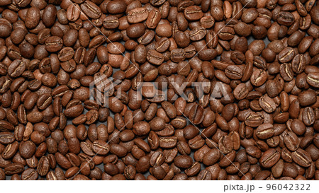 Texture of roasted aromatic brown coffee beans. 96042322