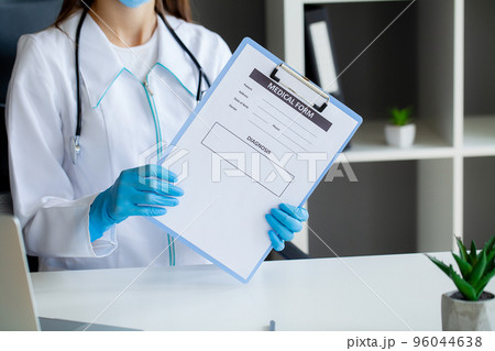 Doctor hold clipboard pad and fill medical history list Doctor hold clipboard pad and fill medical history list 96044638