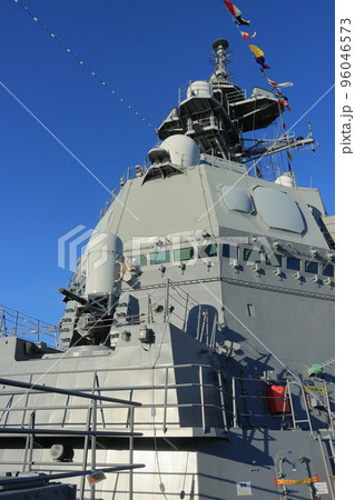 護衛艦の艦橋　ブリッジ　海上自衛隊 96046573