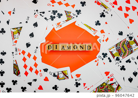 トランプと木ブロック　DIAMOND 96047642