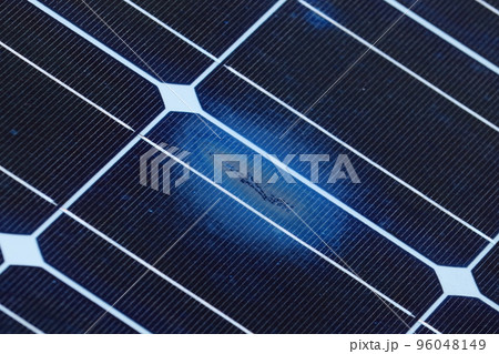 損傷した太陽光パネルの素子 損傷した太陽光パネルの素子 96048149