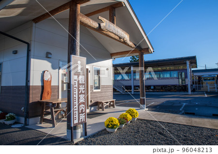 大間々駅前　観光案内所　わたらせ渓谷鉄道　初秋の季節　 96048213