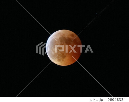 皆既月食と天王星食の瞬間2022年11月8日 皆既月食と天王星食の瞬間2022年11月8日 96048324
