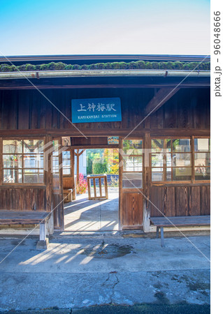 上神梅駅　わたらせ渓谷鉄道　秋の季節　 96048666