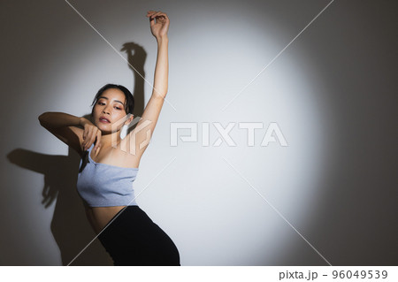 ダンサー スポットライト ダンサー スポットライト 96049539