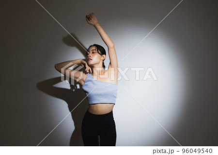 ダンサー　スポットライト 96049540