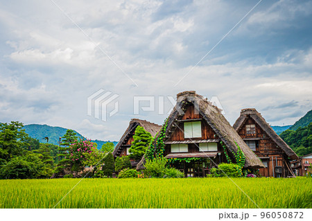 夏の白川郷の風景 夏の白川郷の風景 96050872
