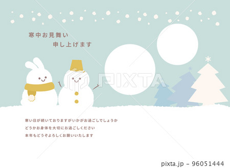 雪景色の中の雪だるまとウサギのほのぼの可愛い写真フレーム付きの寒中お見舞いハガキ 雪景色の中の雪だるまとウサギのほのぼの可愛い写真フレーム付きの寒中お見舞いハガキ 96051444