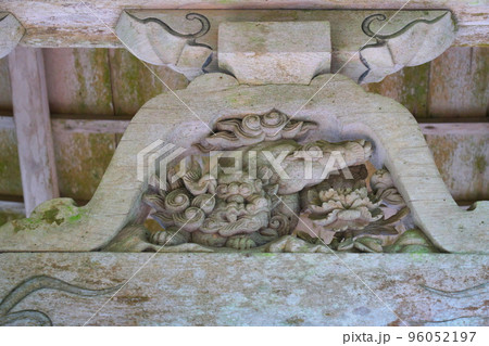 穴門山神社 四脚門の唐獅子の彫刻 岡山県高梁市 穴門山神社 四脚門の唐獅子の彫刻 岡山県高梁市 96052197