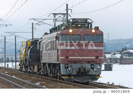 北陸本線　石動ー福岡　JR貨物　EF81-26（富山） 96052809