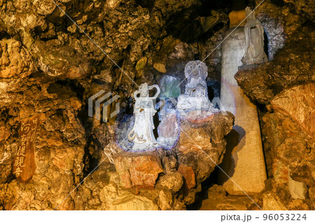 群馬県　高崎市　洞窟観音 96053224