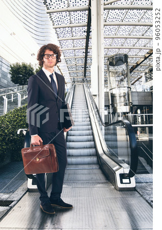 Business life 96053252