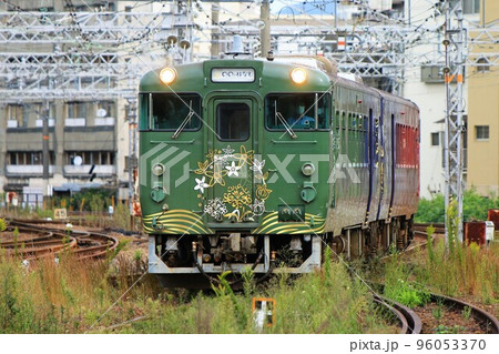 下関駅に入線するキハ47形7000番台「○○のはなし」 下関駅に入線するキハ47形7000番台「○○のはなし」 96053370
