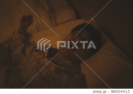 40代男性といびき 96054412