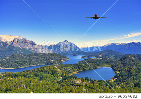 ナウエル・ウアピ国立公園の美しい自然景観 96054682