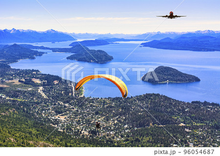 ナウエル・ウアピ国立公園の美しい自然景観 ナウエル・ウアピ国立公園の美しい自然景観 96054687