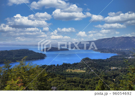 ナウエル・ウアピ国立公園の美しい自然景観 ナウエル・ウアピ国立公園の美しい自然景観 96054692
