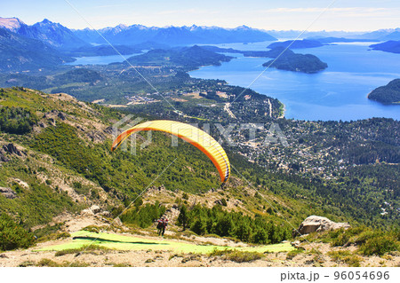 ナウエル・ウアピ国立公園の美しい自然景観 96054696