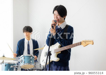 ドラマー 女子高生 ドラム教室 ドラマー 女子高生 ドラム教室 96055314