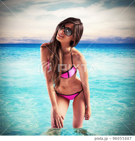 Smiling girl at sea Smiling girl at sea 96055887