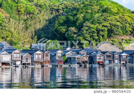 京都府伊根町 人気の観光地 伊根湾と伊根の船屋(2022年撮影) 京都府伊根町 人気の観光地 伊根湾と伊根の船屋(2022年撮影) 96056410