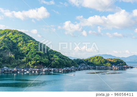京都府伊根町 船屋で人気の観光地 伊根湾と伊根の町並み 京都府伊根町 船屋で人気の観光地 伊根湾と伊根の町並み 96056411